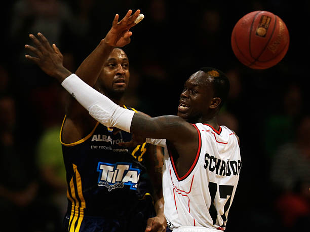 周琦的加入 周琦的加入