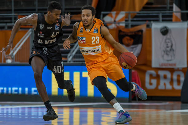 继续扩写细 继续扩写细